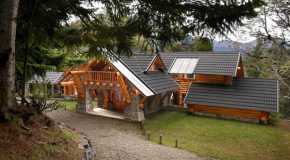 Amazing 4 Bedroom Chalet Villa Traful VT1 by Apartments Bariloche